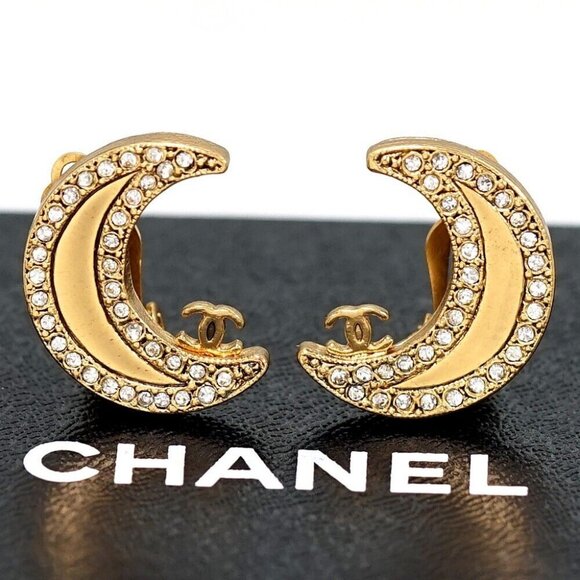 CHANEL CC Logos Crescent Moon Earrings Gold Tone 01P Auth w/Box #9863 - Picture 1 of 6